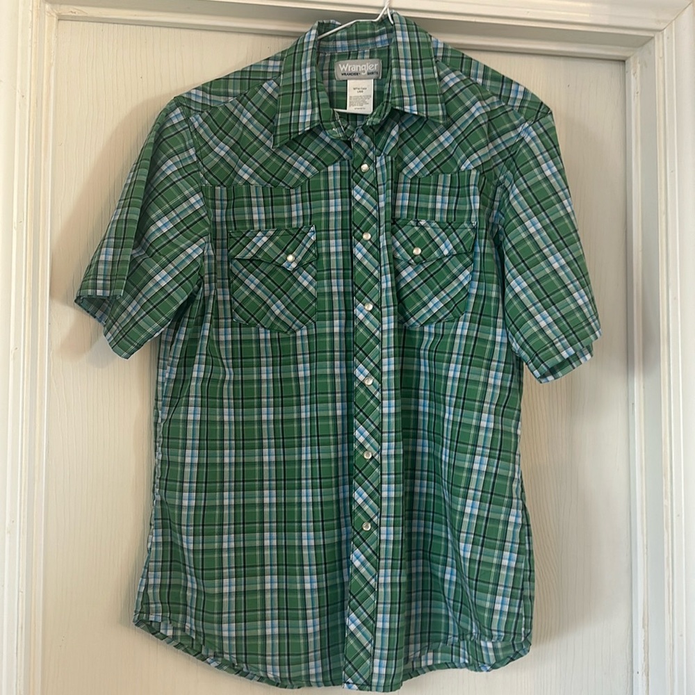 Wrangler pearl snap short sleeve green plaid size men’s large.